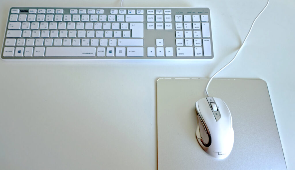 Hama Home-Office Hama Konfiguration Review Test Kritik Tastatur Maus Mauspad Keyboard Mouse Mousepad Workspace 01