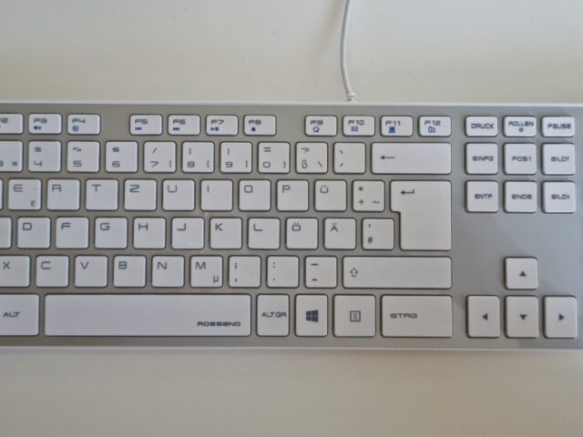 Hama Home-Office Hama Konfiguration Review Test Kritik Tastatur Maus Mauspad Keyboard Mouse Mousepad Workspace 04
