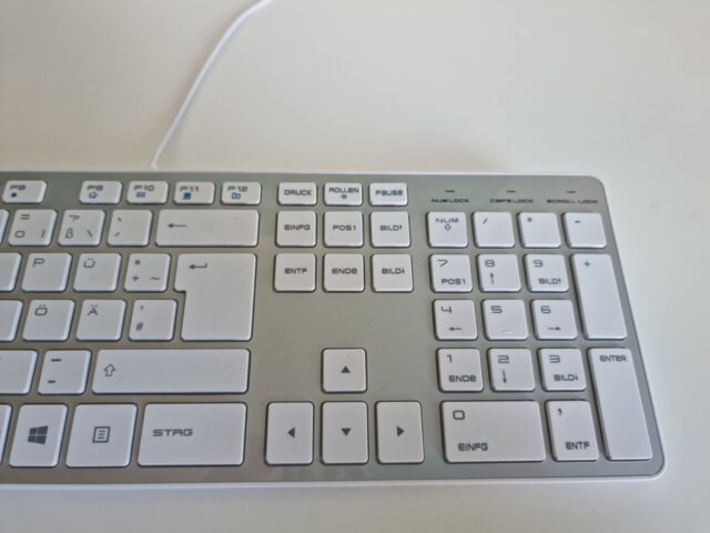 Hama Home-Office Hama Konfiguration Review Test Kritik Tastatur Maus Mauspad Keyboard Mouse Mousepad Workspace 07
