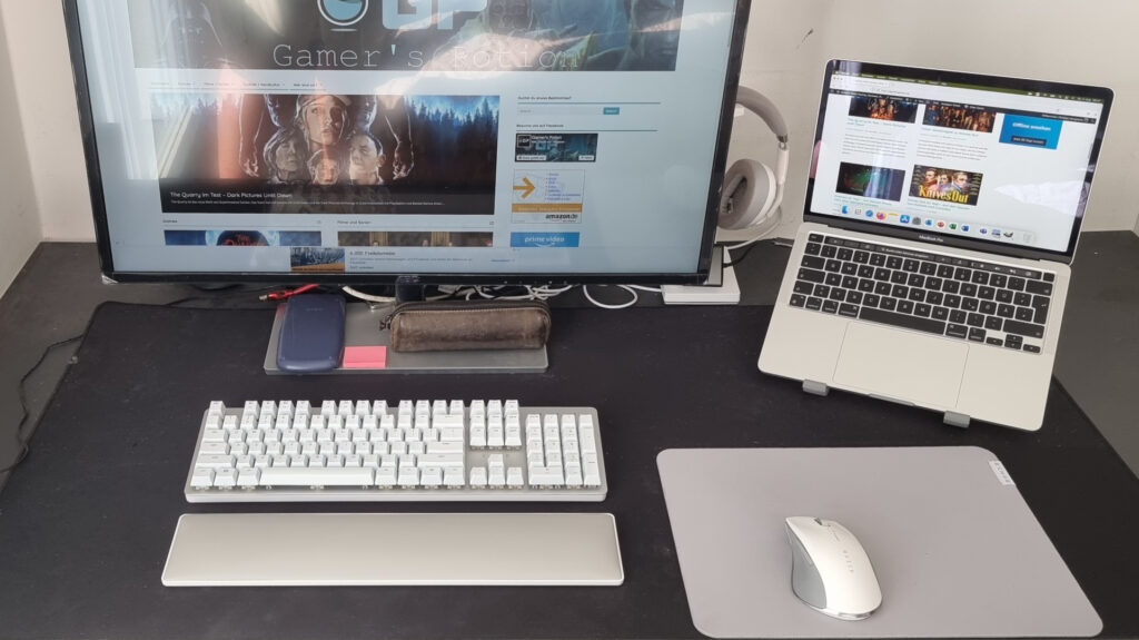 Auf dem Bild ist unser Razer Home-Office samt Pro Type Ultra Tastatur Pro Click Maus und Pro Glide Mauspad