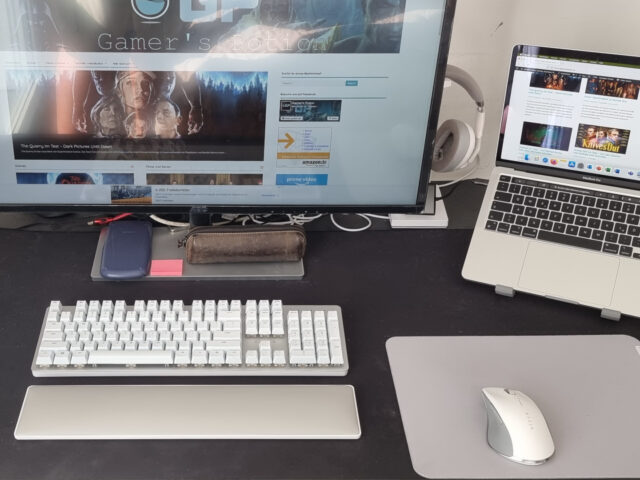 Auf dem Bild ist unser Razer Home-Office samt Pro Type Ultra Tastatur Pro Click Maus und Pro Glide Mauspad