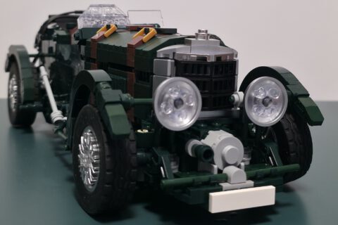 Mould King 10166 dunkelgrüner Blower Oldtimer aus Klemmbausteinen mit Metallic-Speichenfelgen
