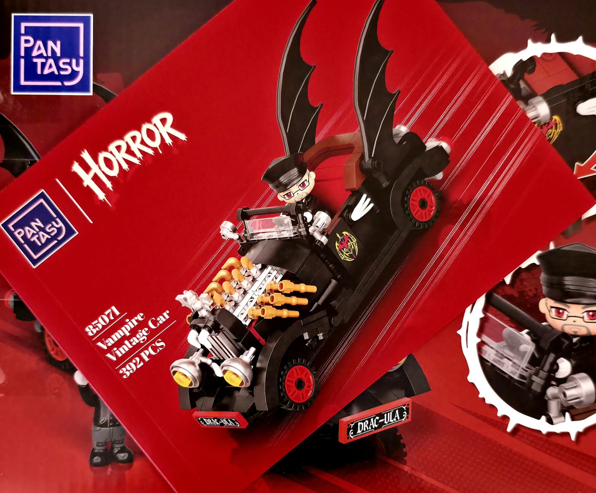 Pantasy Vampire Vintage Car 85071: rote Verpackung und Bauanleitung mit Abbildung des Vampirautos und seiner Fledermausflügel
